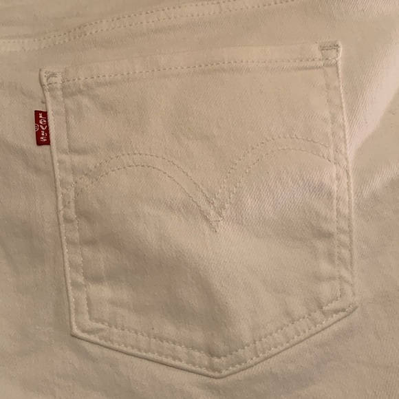 Levis, white Jean shorts, size 18,34, NWT - Picture 6 of 13